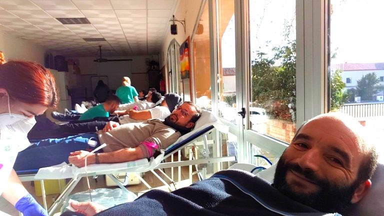 Jornada solidaria de donación de sangre de alumnos y docentes de Salesianos Puertollano