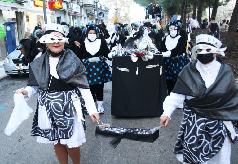 El carnaval puertollanero llega a su ecuador con el Entierro de la Sardina y el Día de las Peñas