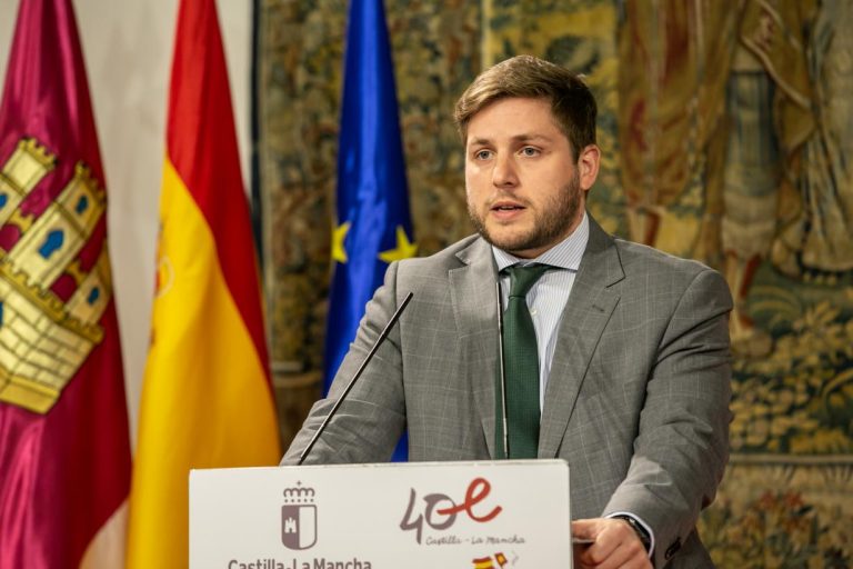 El Gobierno regional desarrollará junto al Puerto de Valencia la plataforma logística en Alcázar de San Juan