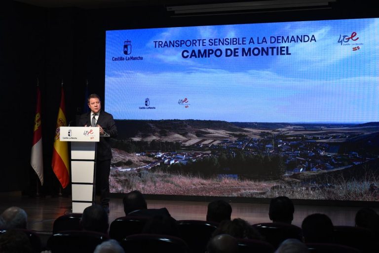 El presidente regional incide en considerar el transporte como “un derecho” que garantiza la igualdad de los españoles “vivan donde vivan”