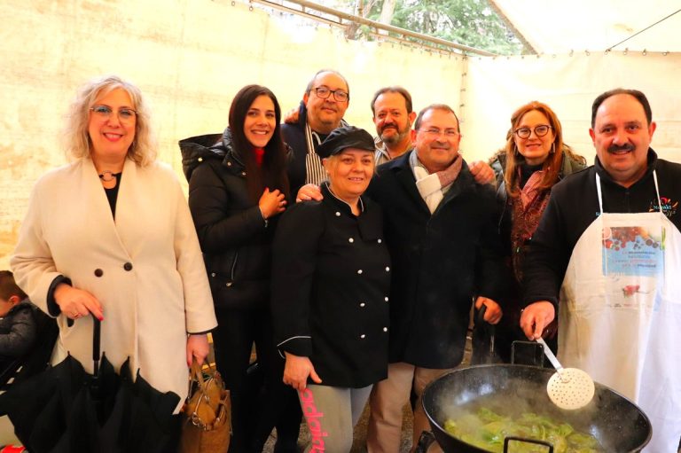 Puertollano: Las peñas carnavaleras comparten un día de migas, disfraces y ganas de fiesta