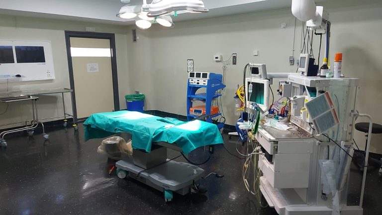 El Hospital Santa Bárbara de Puertollano realiza labores de mejora y acondicionamiento del bloque quirúrgico