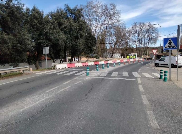 La N-430 sufre una reordenación del tráfico en Ruidera por patologías en un pontón junto a la Carretera de las Lagunas