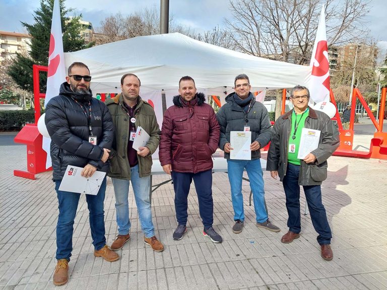 Puertollano: El sindicato STR inicia una recogida de firmas para solicitar apoyo al coeficiente reductor de edad de jubilación para los trabajadores de la industria química y el refino