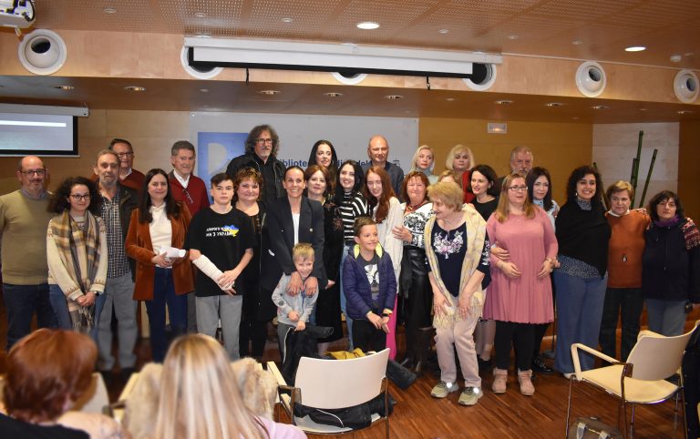 La alcaldesa de Ciudad Real acompaña a la comunidad ucraniana en el recital poético «Un año después» que anhela la paz