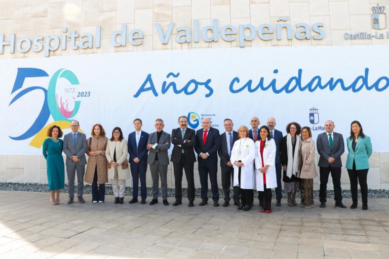 El Gobierno de Castilla-La Mancha conmemora los 50 años del Hospital de Valdepeñas ampliando prestaciones e incorporando la docencia