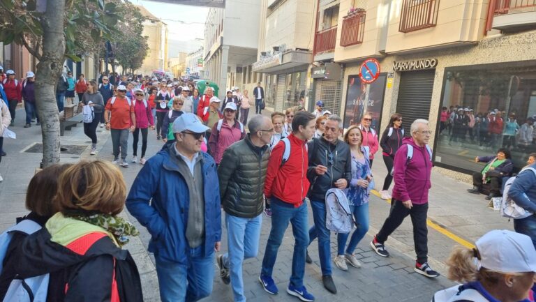 Más de 300 personas participan en la macha ‘7.000 pasos X’ de Valdepeñas