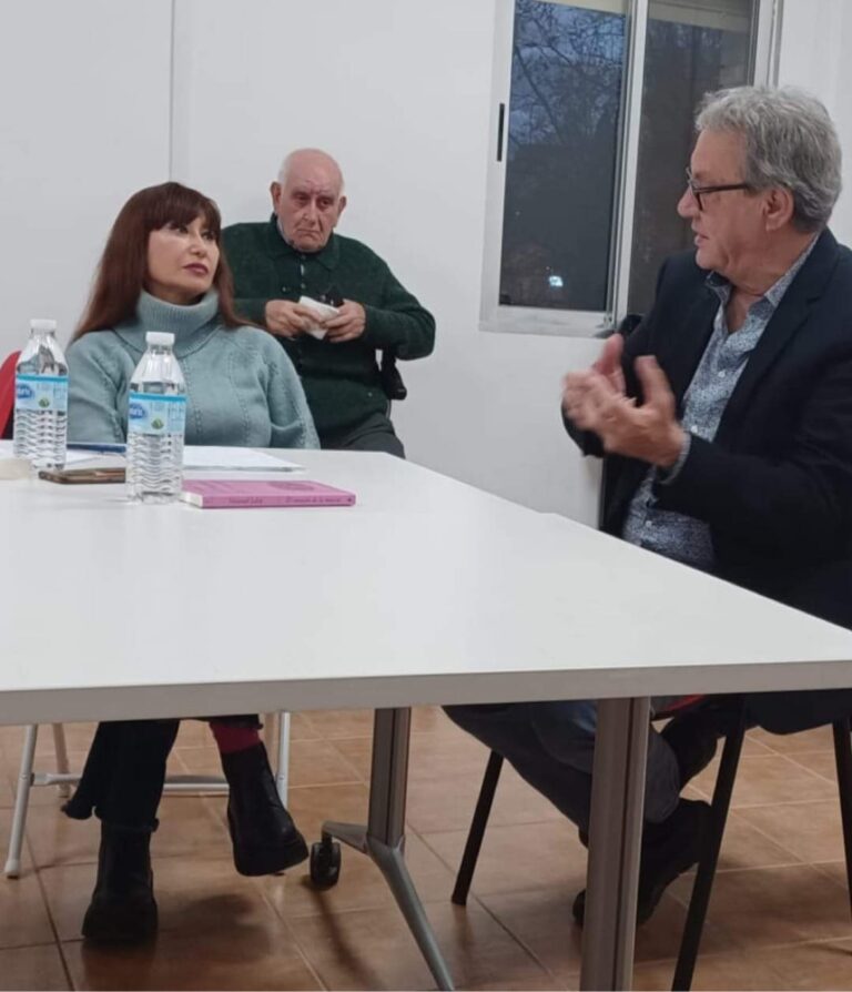 El grupo literario Guadiana recibe al escritor Manuel Juliá