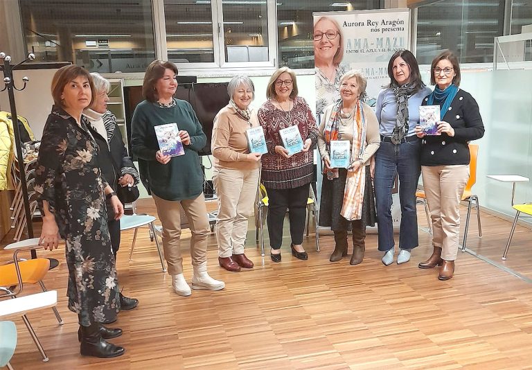 ‘Ama-Mazu. Entre el azul y el blanco’ de Aurora Rey Aragón se cuela en la última reunión del Club de Lectura «Leemos para sentir» de la Biblioteca de Ciudad Real