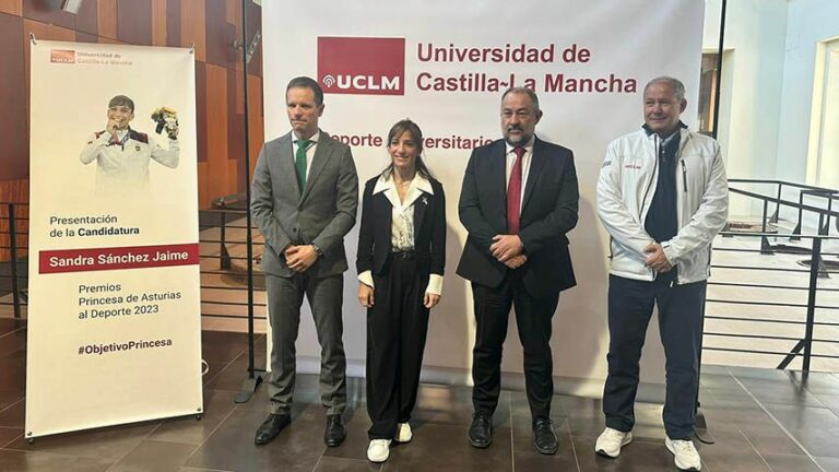 El rector de la UCLM oficializa la candidatura de la karateka Sandra Sánchez al Premio Princesa de Asturias de los Deportes 2023