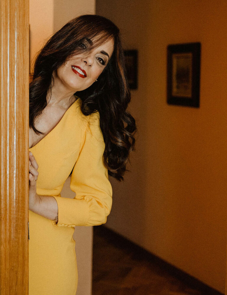 Charo Bernal Celestino: “Para mí la poesía es el lugar donde me pierdo, me encuentro, me perdono y me redimo”