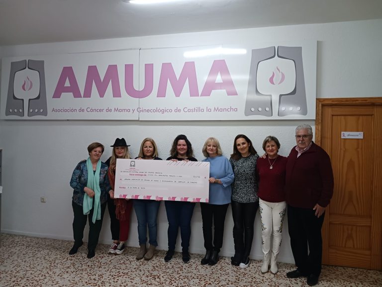 AMUMA recibe más de cinco mil euros del concierto de Amigos de Javier Segovia