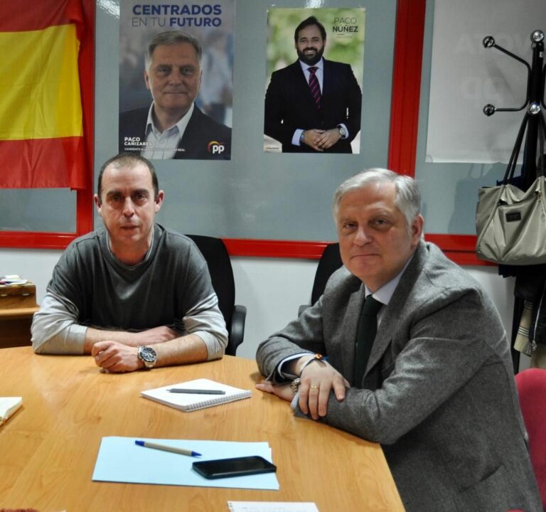 Paco Cañizares agradece a Larcama el trabajo que realiza para prevenir y luchar contra un problema de salud pública como es la ludopatía