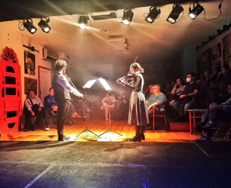 Lleno absoluto con el concierto del Dúo Azuer en el Teatro de la Sensación