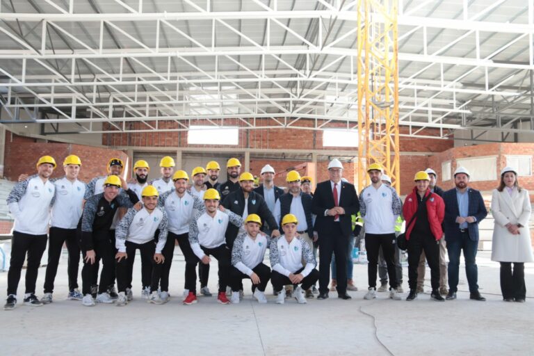 El Manzanares FS visita las obras del nuevo pabellón polideportivo