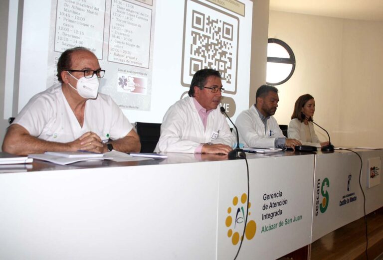 Más de medio centenar de profesionales sanitarios amplían conocimientos sobre electrocardiogramas en el Hospital Mancha Centro