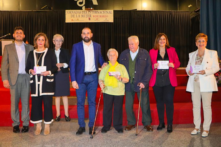 Emotiva entrega de los Premios Violeta a cuatro referentes en igualdad en Argamasilla de Calatrava