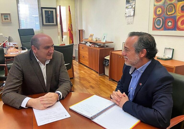 El alcalde de Poblete pide a Sanidad ampliar la dotación de profesionales sanitarios del consultorio local dado el incremento de población