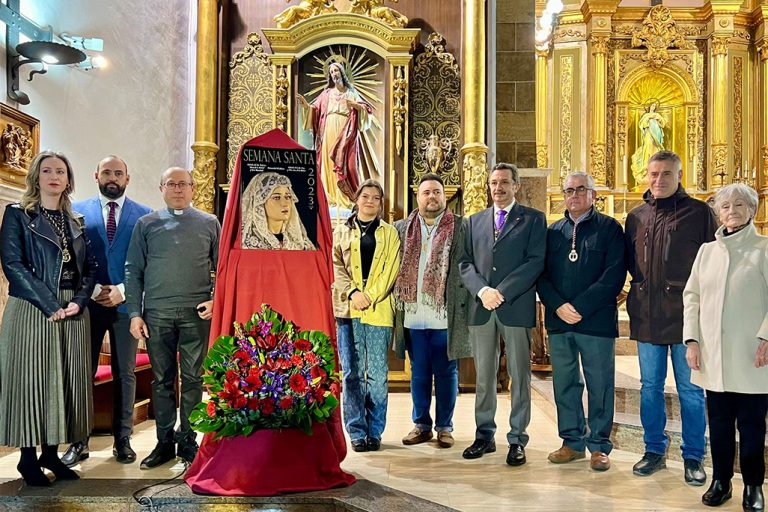 La Soledad, ataviada con mantilla blanca, cartel oficial de la Semana Santa de Argamasilla de Calatrava