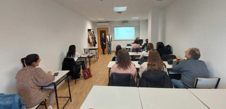 El Colegio Oficial de Psicología importe en la UNED una jornada de formación para futuros psicólogos