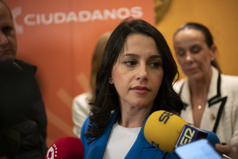 Inés Arrimadas defiende regular «con garantías» y «de manera altruista» la gestación subrogada