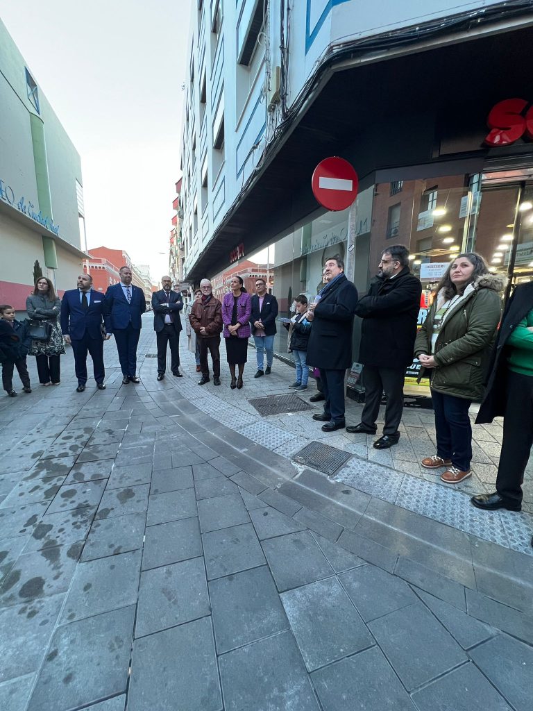 Ciudad Real: González Villen bendice el retablo cerámico de la Cofradía de la Soledad