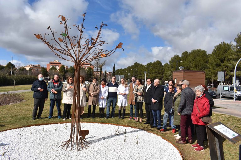 Ciudad Real: ALCER inaugura un árbol escultórico en homenaje a los donantes y sus familias