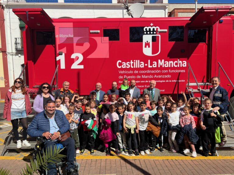 Más de 500 escolares de los dos colegios de Argamasilla de Calatrava han recibido la visita del Servicio de Emergencias 1-1-2