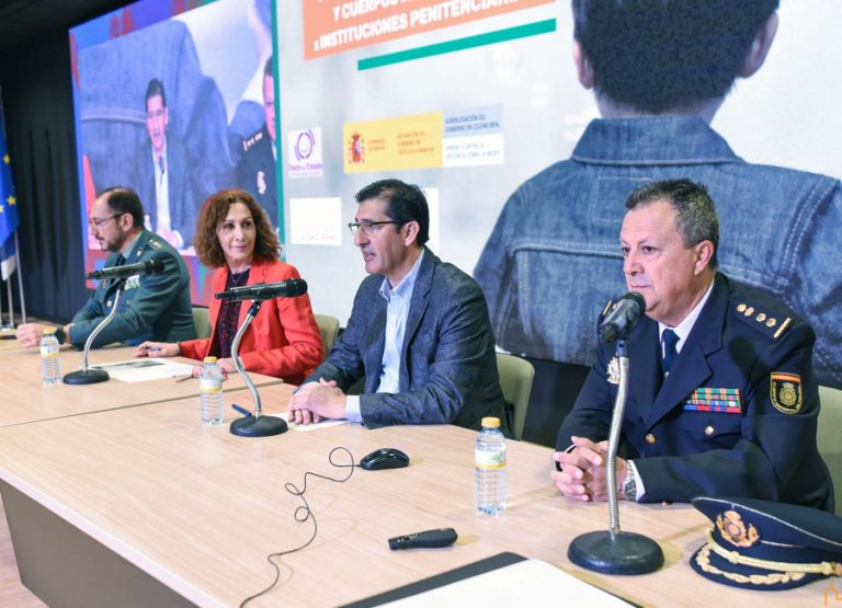 Caballero ofrece la Diputación “como un agente más en la  estrategia de lucha contra la Violencia de Género en la provincia”