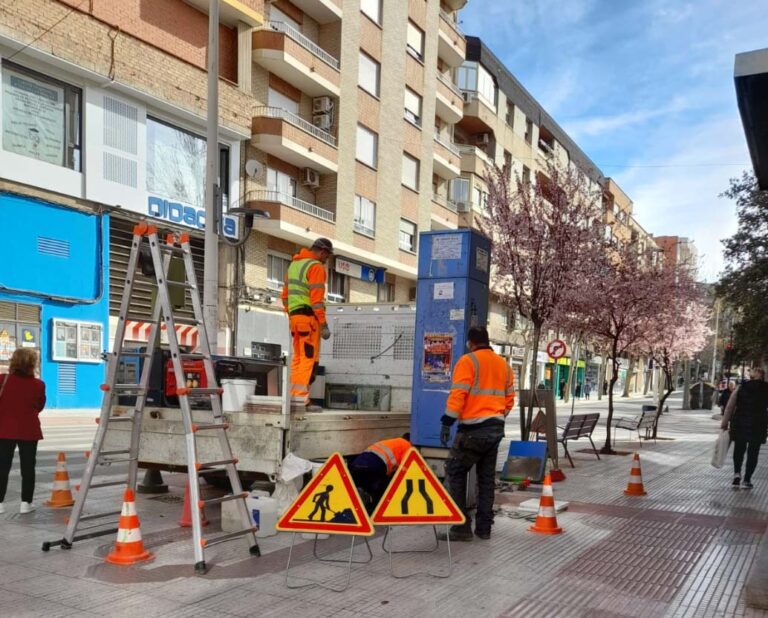 Puertollano dice adiós a las cabinas telefónicas que han marcado la vida de generaciones de vecinos
