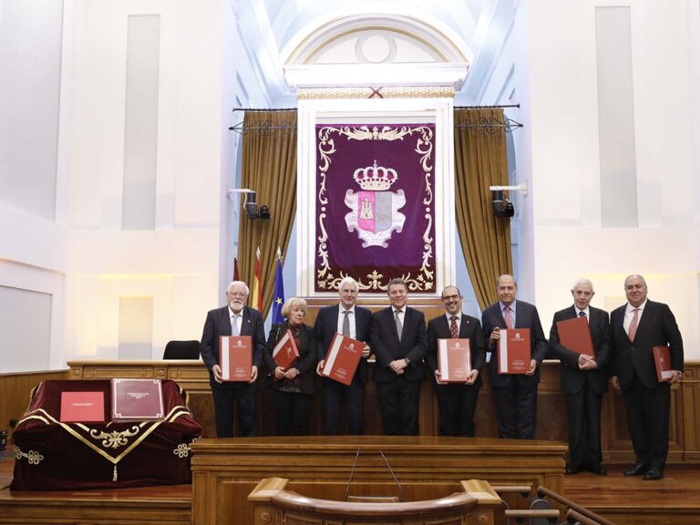 Las Cortes de Castilla-La Mancha celebran sus 40 años de trayectoria con un homenaje a quienes han presidido estas diez legislaturas