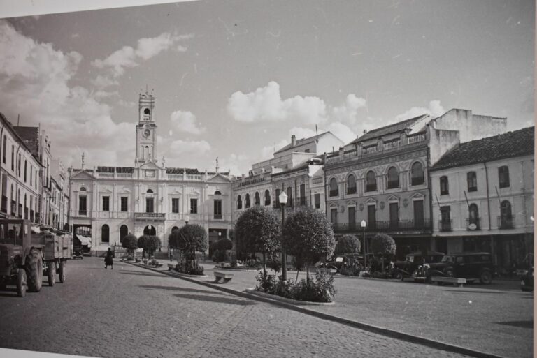 La exposición “Ciudad Real recobrado” amplía su horario de visita todos los sábados del mes de abril en horario de 10.00 a 14.00 horas en el Antiguo Casino