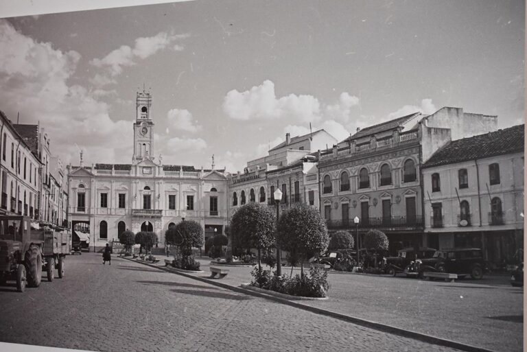 El Centro de Estudios de Castilla-La Mancha expone imágenes históricas de Ciudad Real realizadas por Esteban Salas en el Antiguo Casino