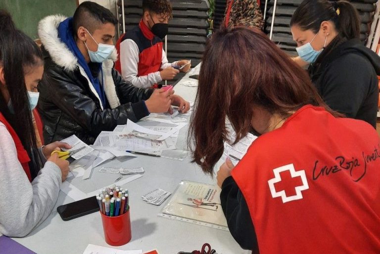 Cruz Roja Juventud en Manzanares lleva a la calle este viernes la campaña del 8M