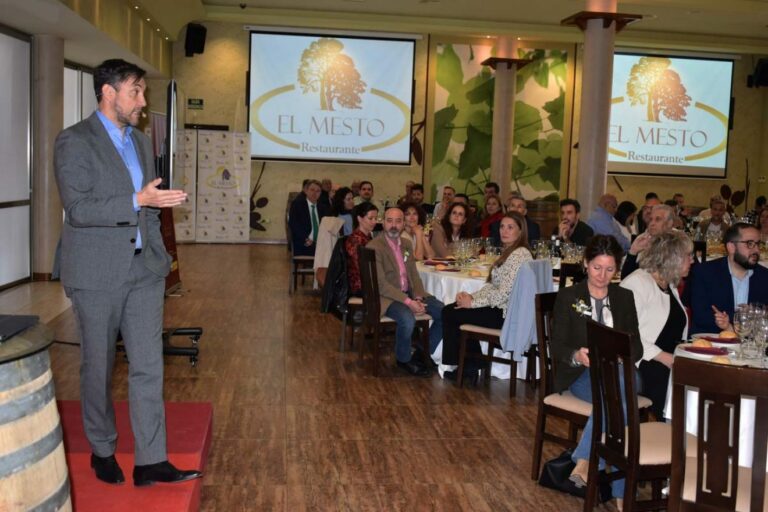 Puertollano: Diálogo económico con Javier Ruiz y los caldos de bodegas El Mesto en «La cultura del vino»