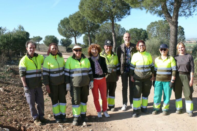 Alumnos de sexto de Primaria de Miguelturra plantan tres mil plantas para celebrar el Día del Árbol