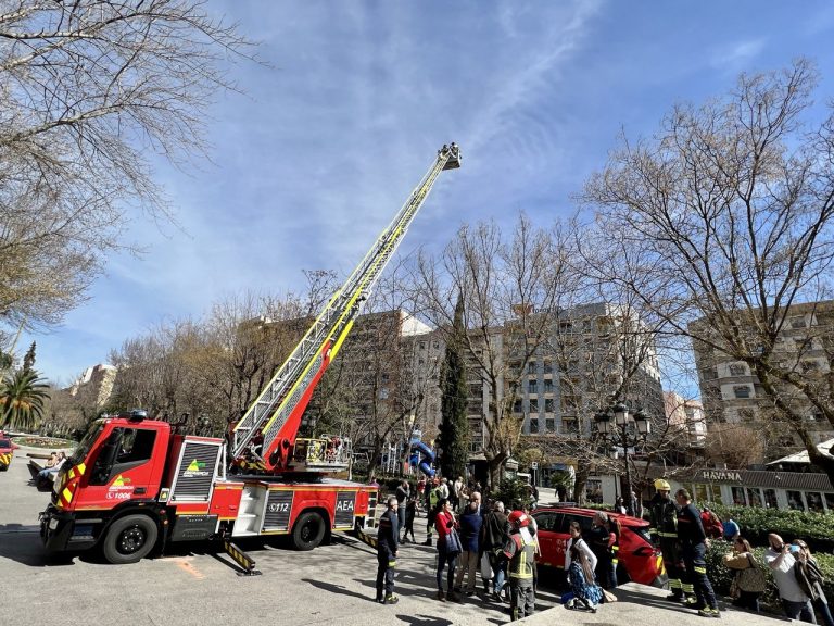 Caballero presenta en Puertollano el nuevo camión escala del SCIS y anuncia la OPE «más feminista» de la historia del Consorcio