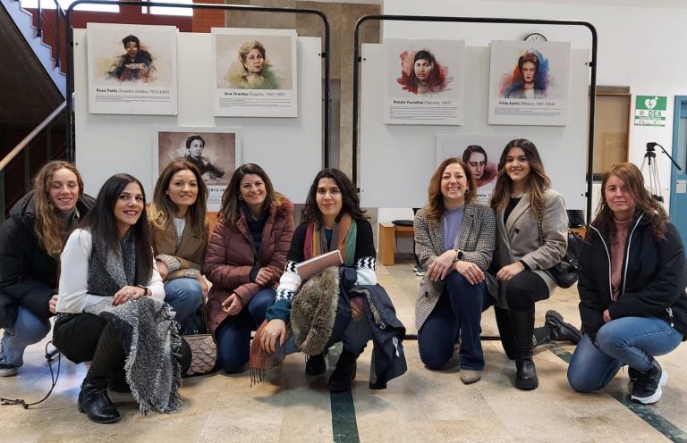 Puertollano: El Área de la Mujer de Izquierda Unida inaugura la exposición ‘Ellas’ y advierte de la necesidad de mantener la lucha feminista «frente al inmovilismo del patriarcado»