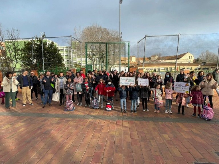 Ciudad Real: Nueva concentración ante la situación de los colegios Ángel Andrade y Dulcinea del Toboso