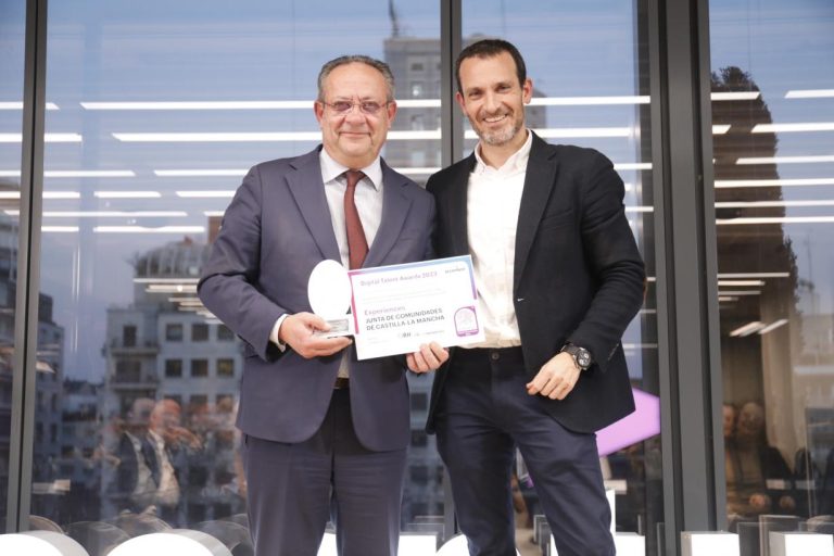 El Gobierno de Castilla-La Mancha recibe un premio por la simplificación y modernización del proceso de gestión y control del gasto en la Junta de Comunidades
