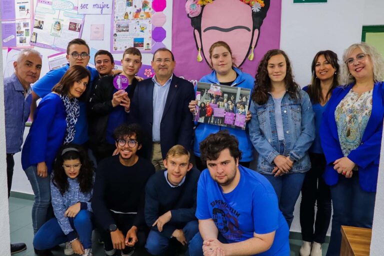 Puertollano: Adolfo Muñiz reconoce a centros educativos y alumnado la implicación contra la violencia hacia las mujeres