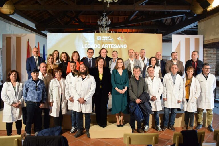 El Gobierno autonómico distingue la artesanía regional bajo la marca ‘Legado Artesano’ y nombra guardianes de la misma a los casi 700 artesanos y artesanas de Castilla-La Mancha