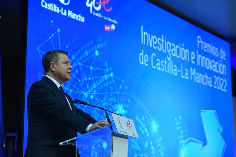 Emiliano García-Page ensalza la labor investigadora y agradece a los premiados y premiadas su “constancia, esfuerzo y tesón”