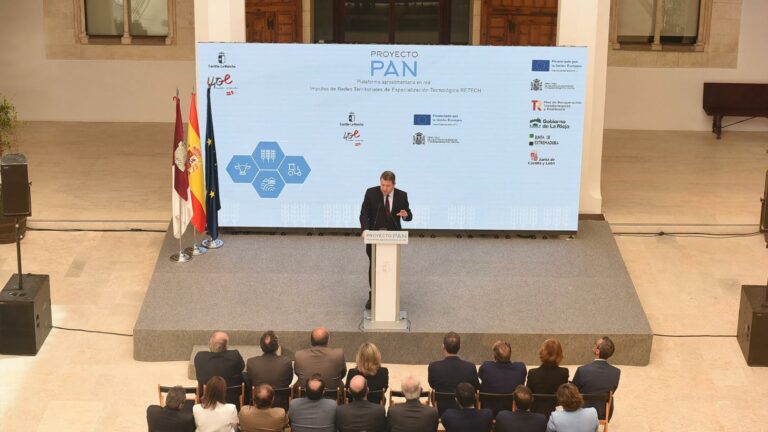 El presidente autonómico avanza ayudas por valor de más de 16 millones de euros “para el sector agrario y ganadero” de Castilla-La Mancha