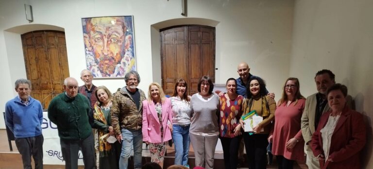 Claveles, poesía y música llenaron el salón de actos del Museo del Quijote de Ciudad Real