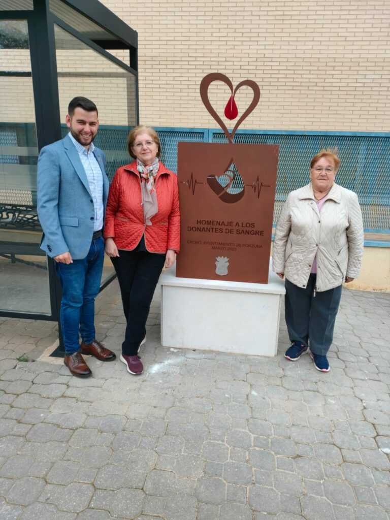 Porzuna rinde homenaje a los donantes de sangre de la localidad