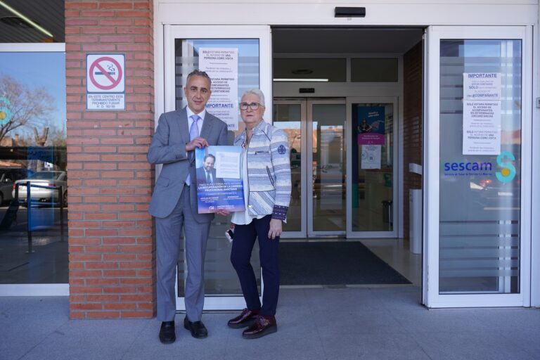 El Sescam retira la propaganda que el PP pretendía colocar en el hospital de Puertollano: «Atenta contra la neutralidad ideológica en espacios públicos»