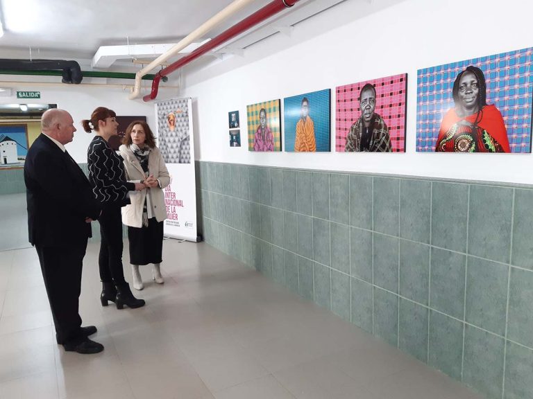 La subdelegada del Gobierno en Ciudad Real inaugura la exposición ‘8M_Yuxtaponer’ con motivo del Día Internacional de la Mujer