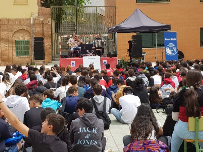 El Instituto Fray Andrés de Puertollano lleva a cabo la actividad de Manos Unidas «Música y Arte por el planeta»