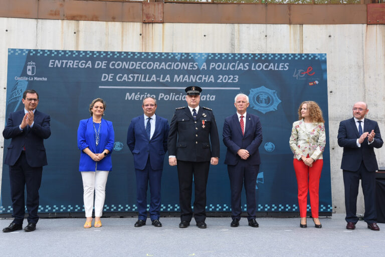 Javier Delgado, policía local de Argamasilla de Calatrava, recibe la Medalla al Mérito Policial